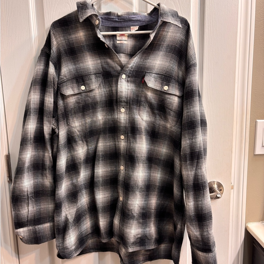 Levi's Black and Gray Plaid Casual Button Down Shirt